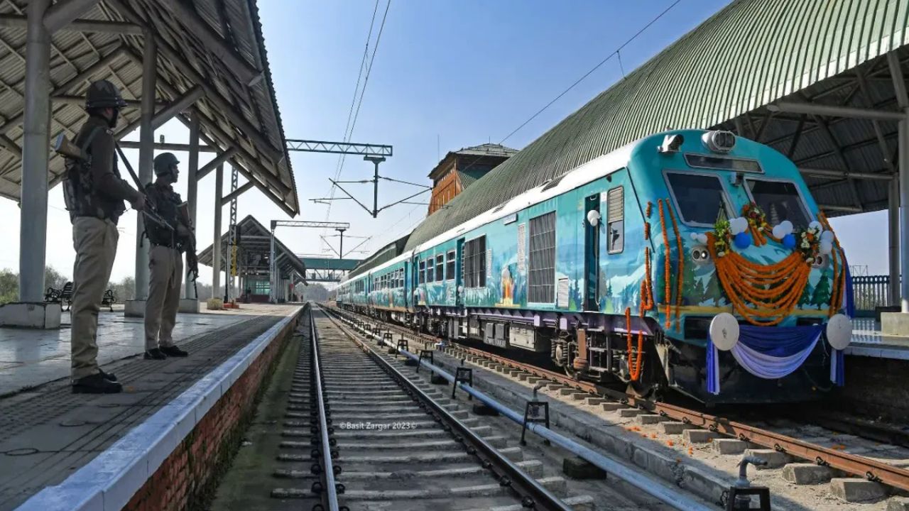 Usthadian Academy / Northern Railways To Launch MEMU, DMU Between Baramulla, Sangaldan